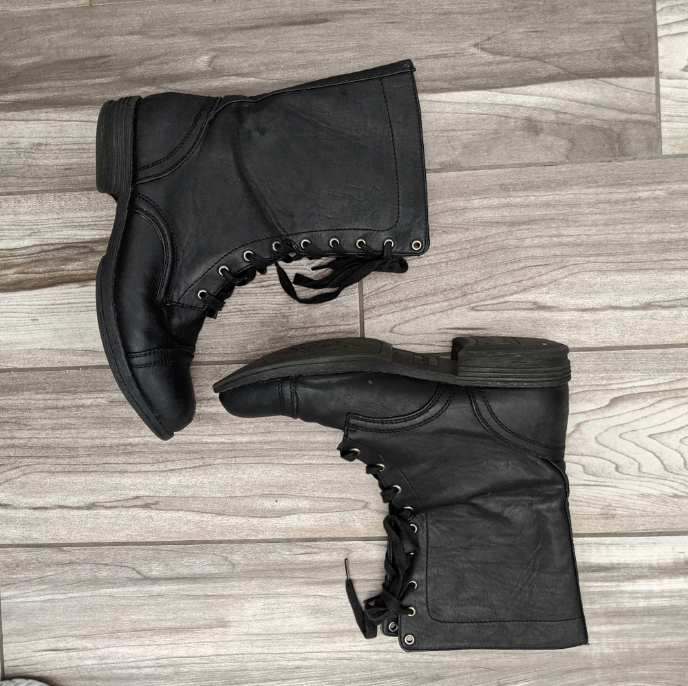 Combat boots